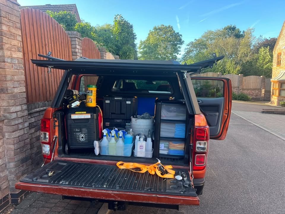The MVH pickup — tanks, machines and products